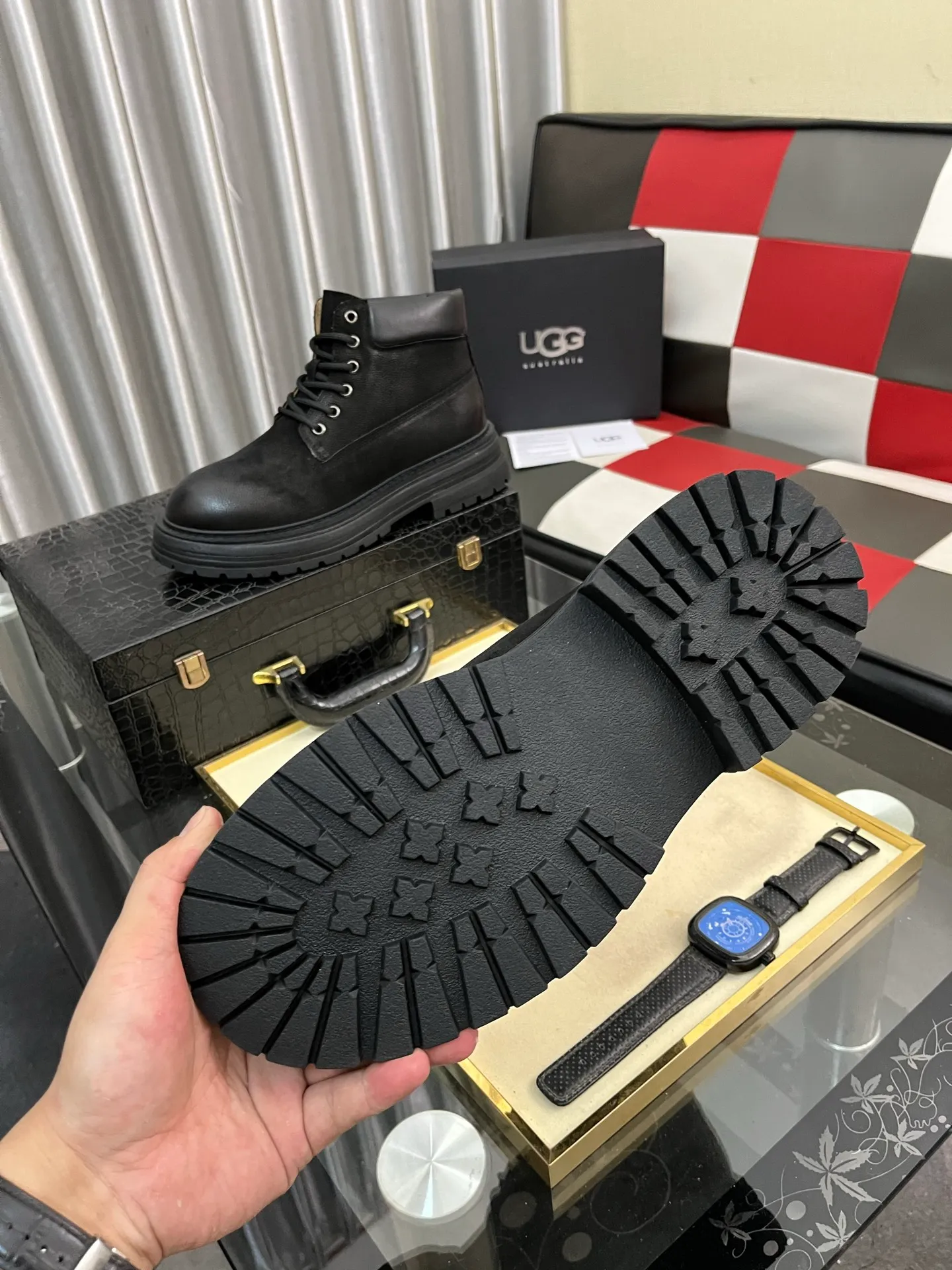 Men's Men's Shoes 💰660⌚️⌚️New UGG fur-integrated men's simple and fashionable snow shoes. The most worth buying at the end of this year are warm casual shoes. Whether you are out and about at home, their comfortable and warm performance will be your most suitable fashion companion! The material is cowhide upper and imported wool is used inside. Two layers of cowhide for warmth and comfort! The eva+ rubber patch outsole is cushioned, wear-resistant, and has good elasticity. It is light and wear-resistant, comfortable and soft, and the new simple cut is more fashionable. It has both practicality and fashion sense, so you no longer have to worry about how to match it in winter, while still maintaining fashionable taste. High-quality genuine wool produced in Dongguan. The material depends on the details! Size: 38-39-40-41-42-43-44-45